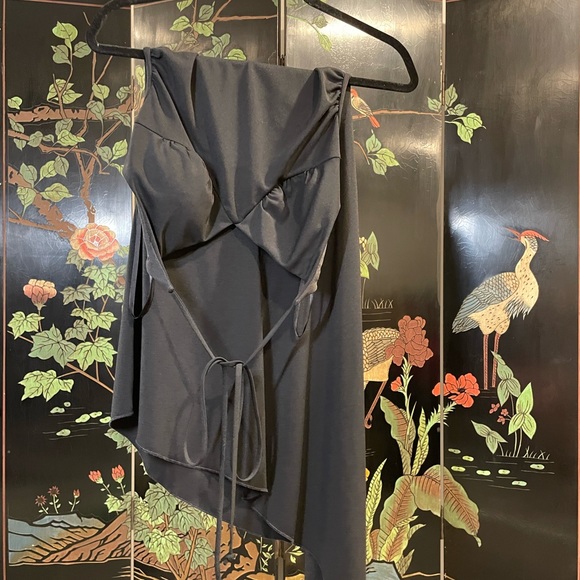 Le Chateau asymmetrical halter dress - Picture 2 of 3